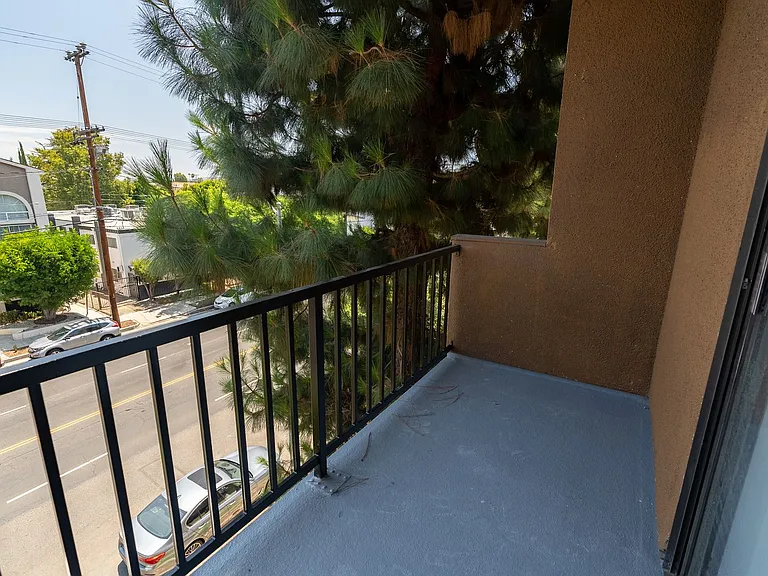 5235 Kester Ave — Photo 83