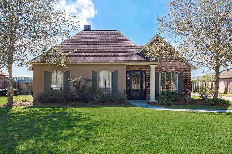 1st image of 10134 Garden Oaks Ave