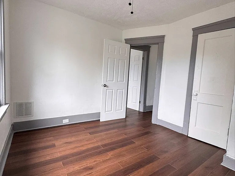13500 Eaglesmere Ave — Photo 17