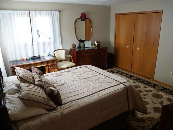 2nd image of 5650 Essex Dr