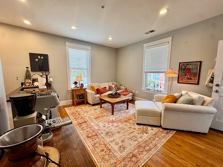 405 S Huntington Ave #2R — Photo 3