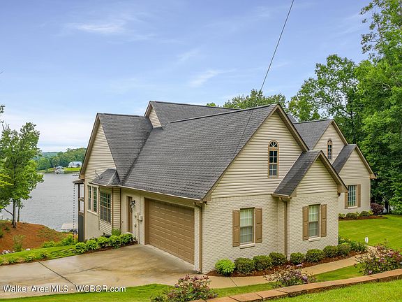 Image 4: Attached Garage