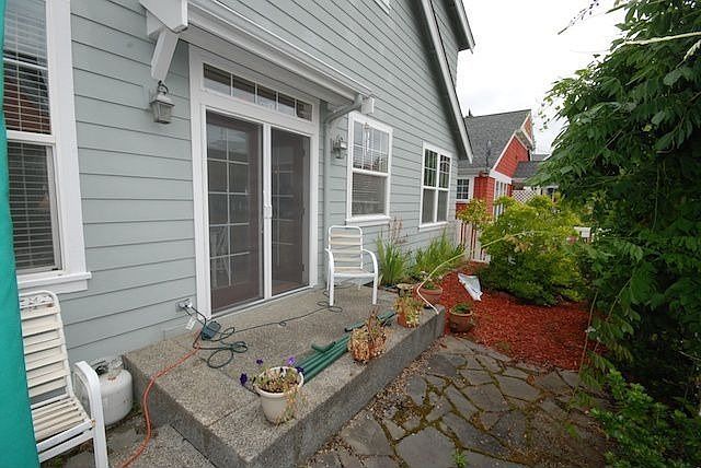 2nd image of 205 NE Angel Oak Ct