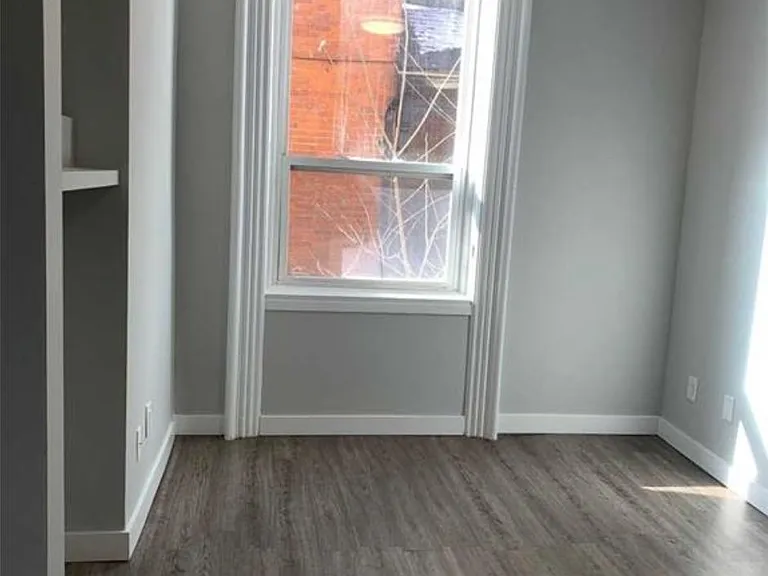 205 Gerrard St E #3 — Photo 5