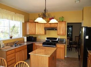 828 Kenneth Pl SE, Leesburg, VA 20175