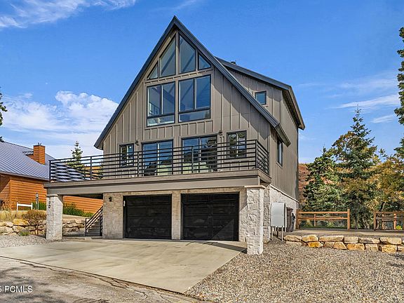 3rd image of 700 Aspen Dr