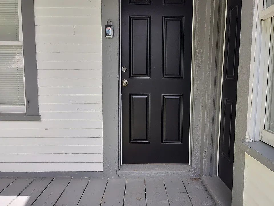 Door going into the rear apartment