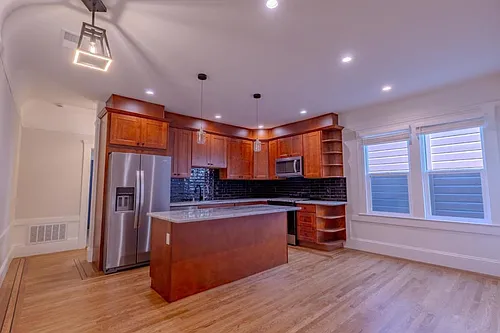 2018 Oakdale Ave Photo 1