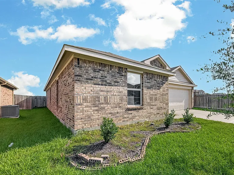 21422 Chester Cliff Ln — Photo 2
