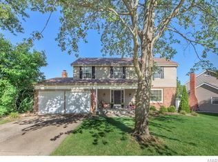 3 Carriage Way E, Saint Peters, MO 63376