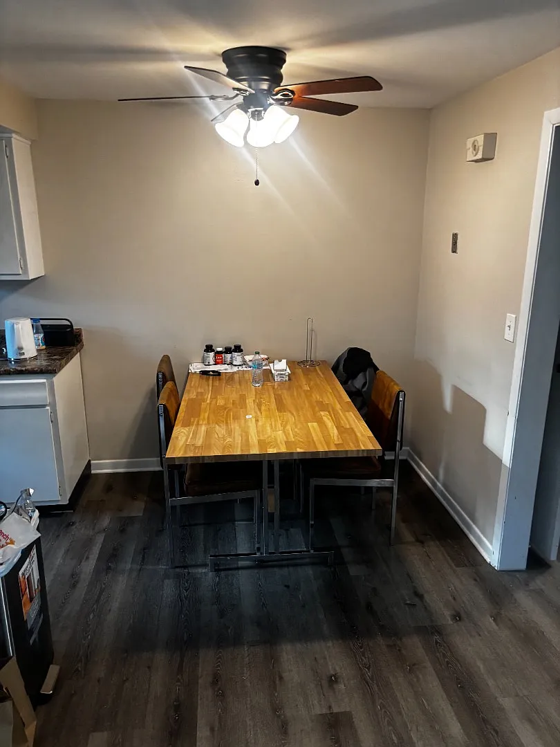Beautiful Must See Charming 1 Bed/1 Bath With Fre Heat....Must See — Photo 3