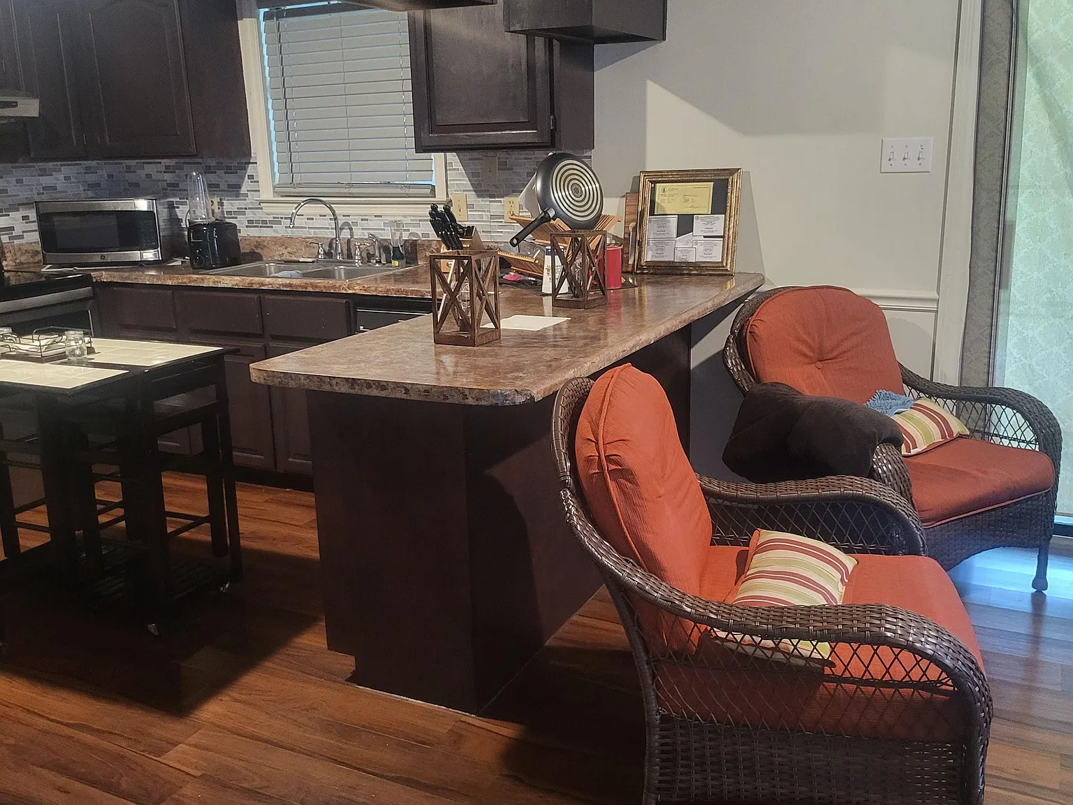 1 bed, 1.0 bath, 2500 sqft, $819 — Photo 2