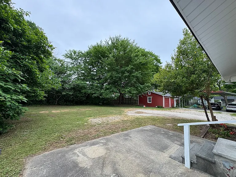 307 E F St — Photo 17