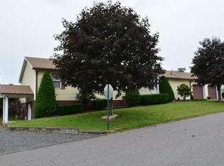 1221 Kelly Dr, Old Forge, PA 18518