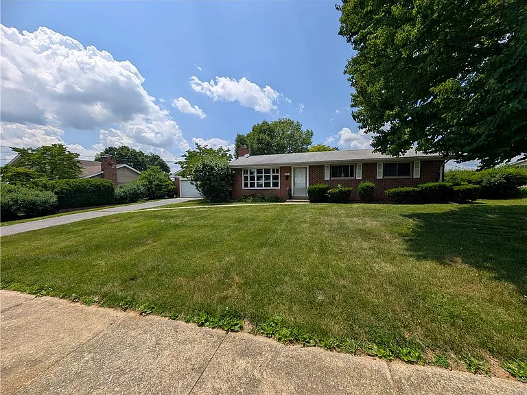 230 Diamond St — Photo 2