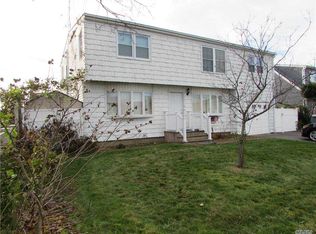 429 Lido Pkwy, Lindenhurst, NY 11757