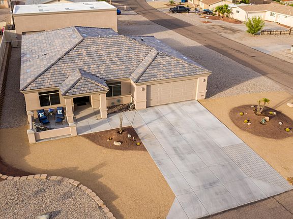 2nd image of 1900 Mimosa Dr