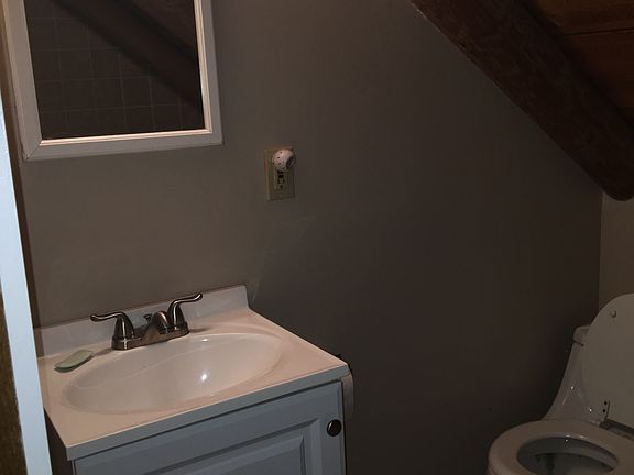 Bathroom upstairs 