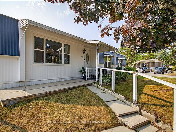 3rd image of 7 Sunset Dr