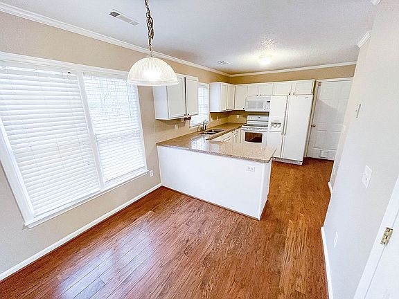 Kitchen with breakfast nook
