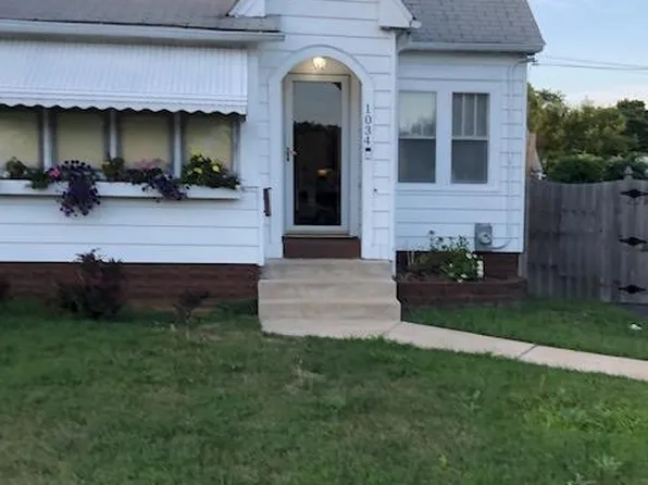 1034 E Benton St, Aurora, IL 60505