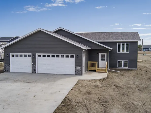 1706 Blackstone Loop W, Beulah, ND 58523