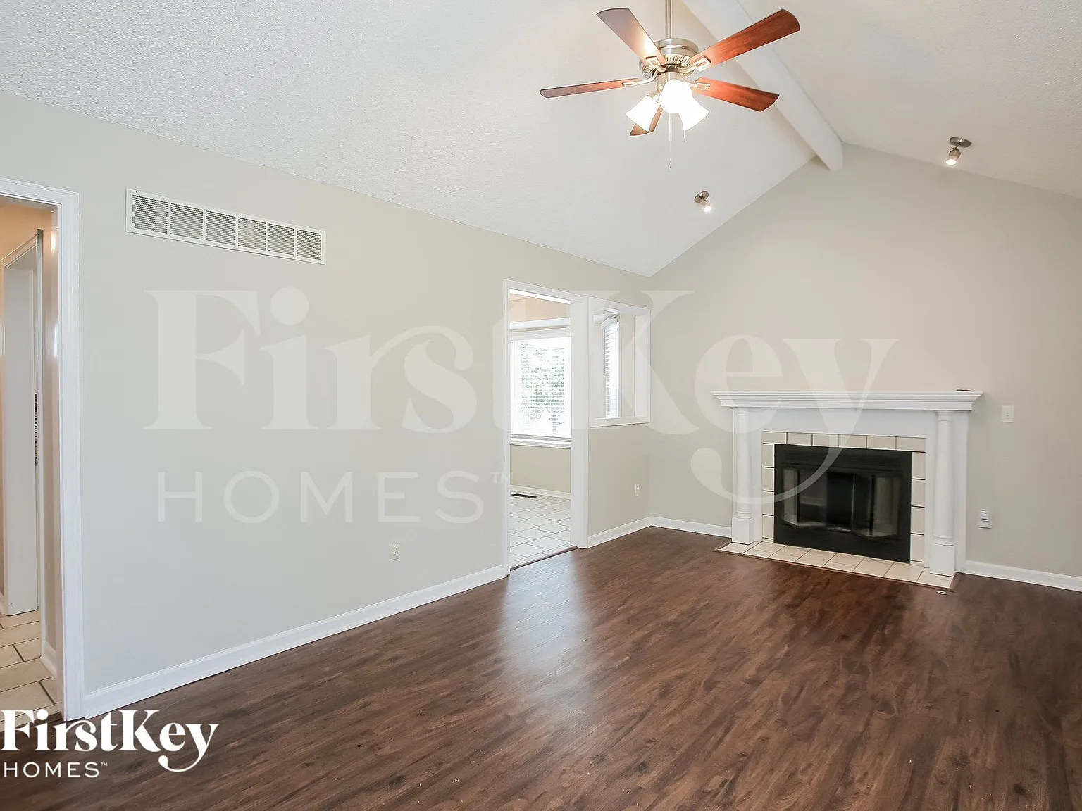 3 bed, 2.5 bath, 1664 sqft, $2,165 — Photo 3