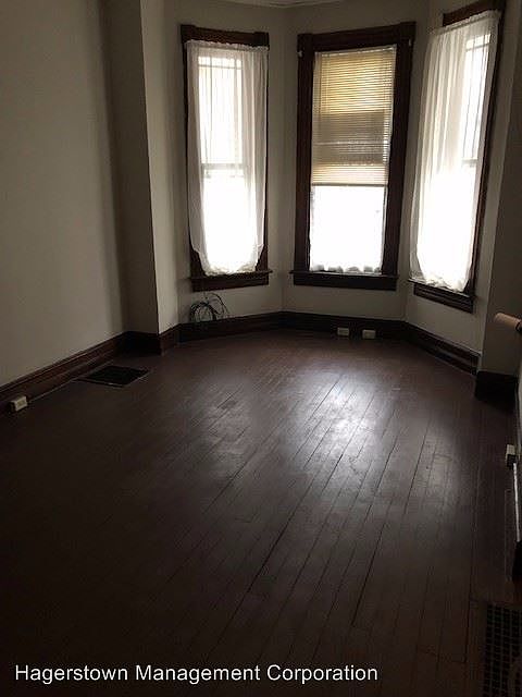 2nd image of 106 S Mulberry St