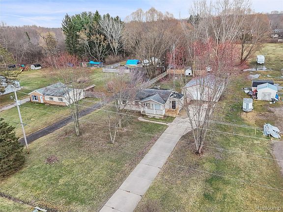 5th image of 2411 Bingham Rd