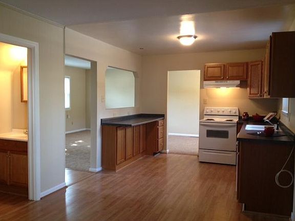 3rd image of 916 Stratford Hall Dr
