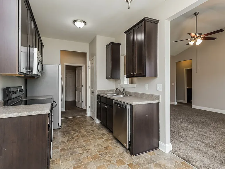547 Joneus Dr — Photo 7