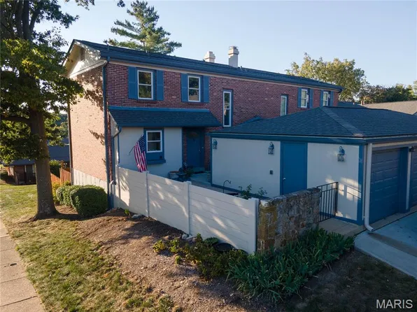 979 Conestoga Dr, Ballwin, MO 63021