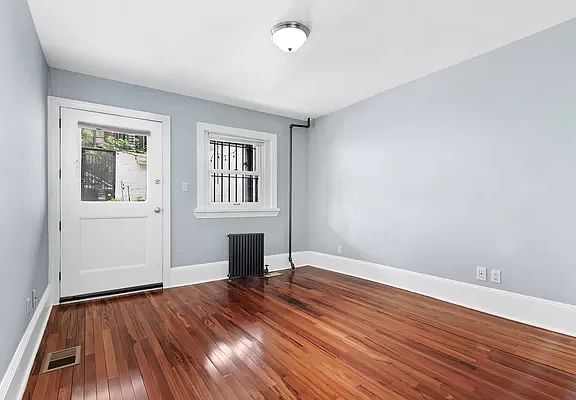 4th image of 236 W 138th St