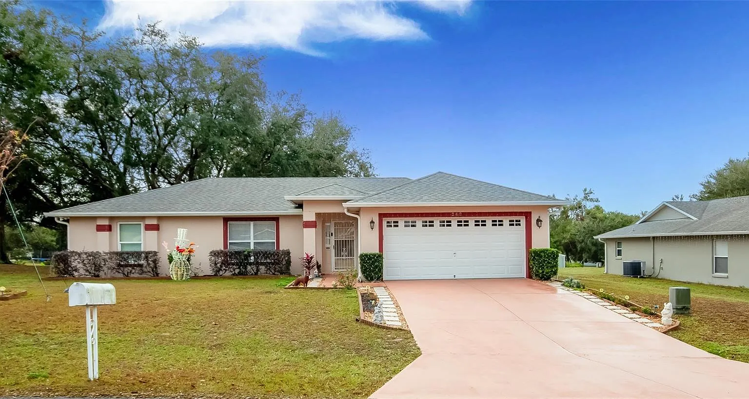 3 bed, 1350 sqft, $2,050 — Photo 2