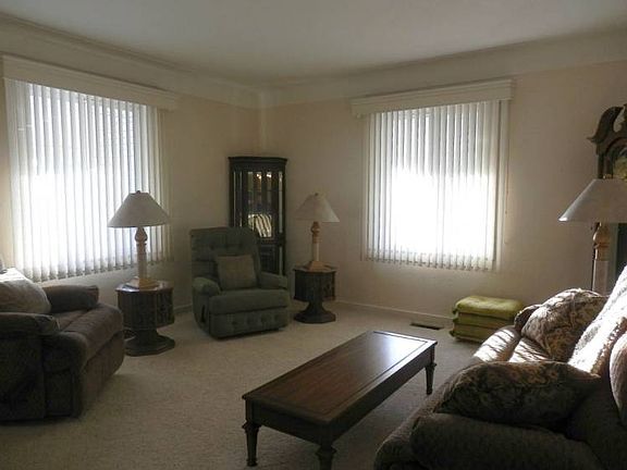 Neat & clean living room