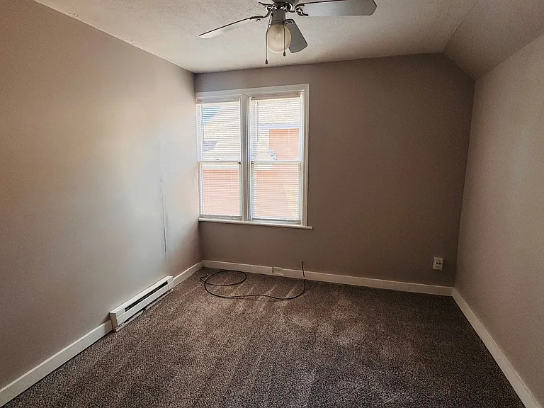 748 Chatham NW — Photo 4