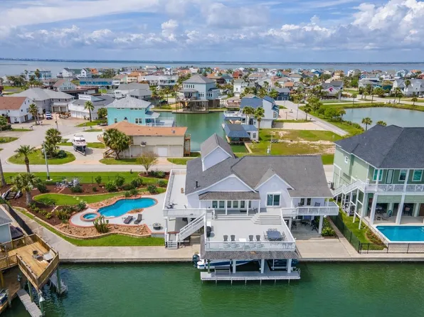 208 Coconut St, Tiki Island, TX 77554