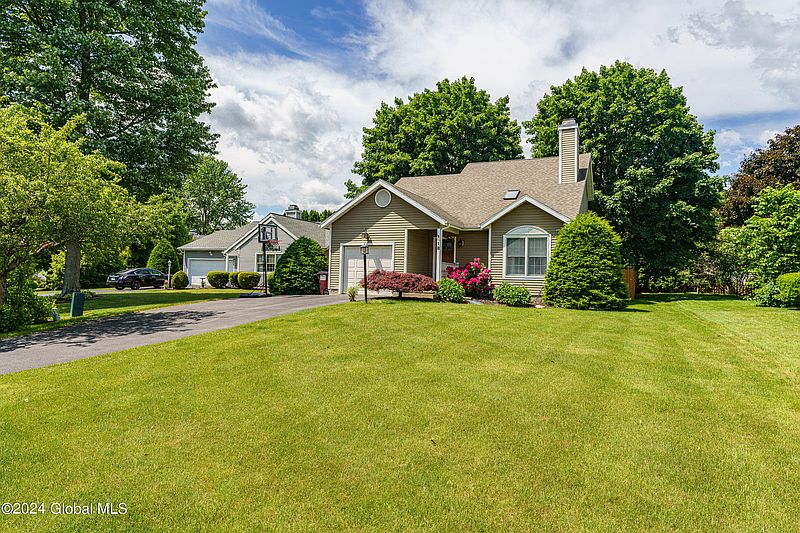 2nd image of 18 Mapleridge Avenue