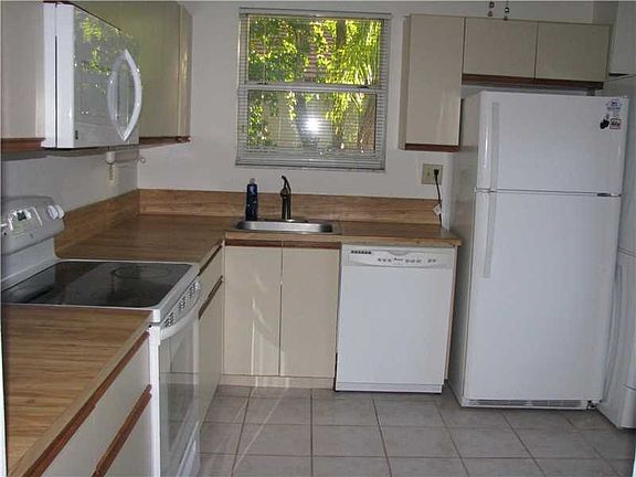 4th image of 11216 SW 12th St APT 202
