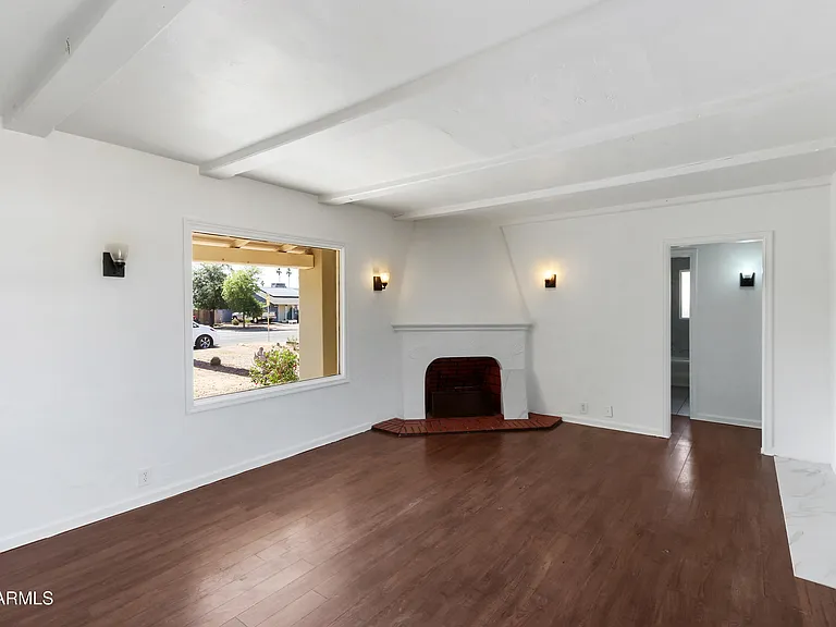 919 N Gilbert Ave — Photo 6
