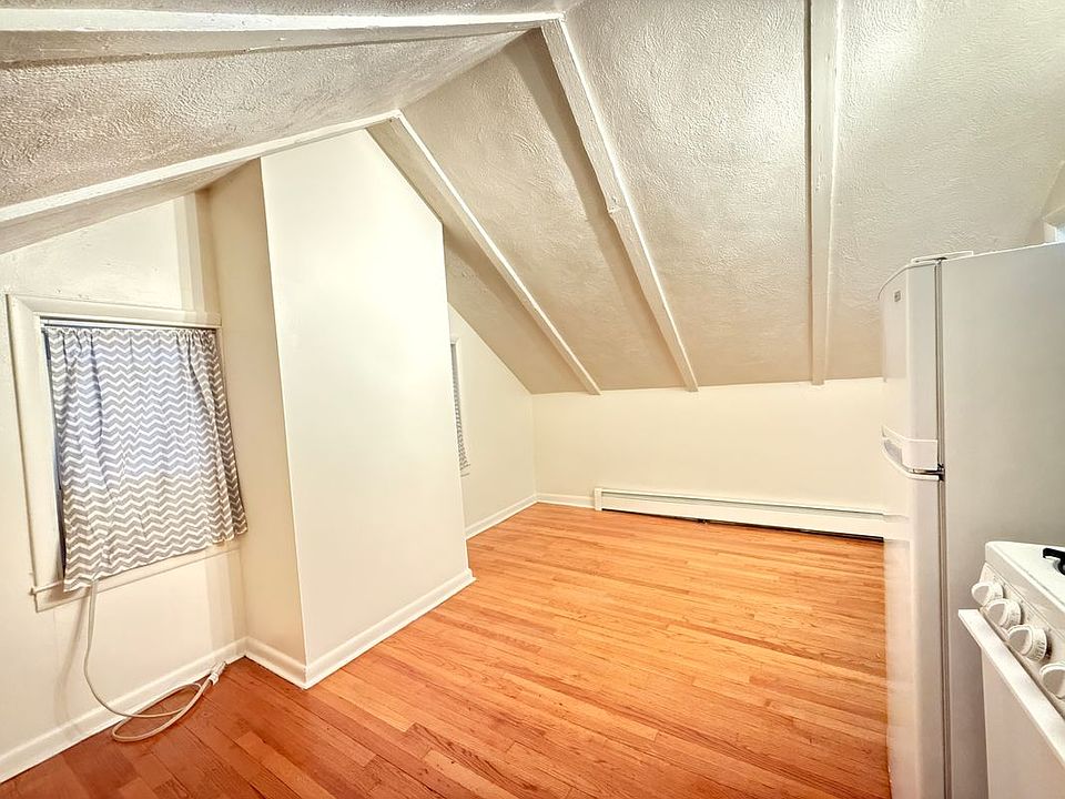 2nd image of 252 Main St #3
