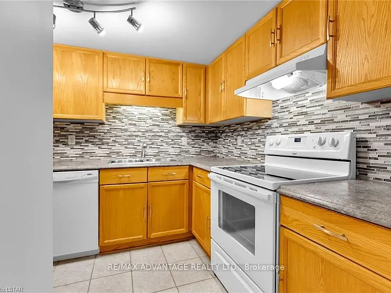1510 Richmond St #405 — Photo 15