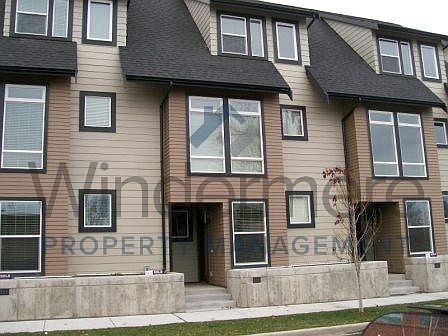 1st image of 221 W Sumach St