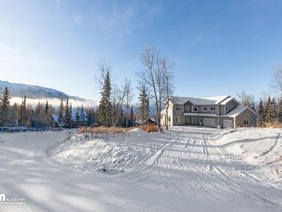3rd image of 18739 Roseberry Park Dr