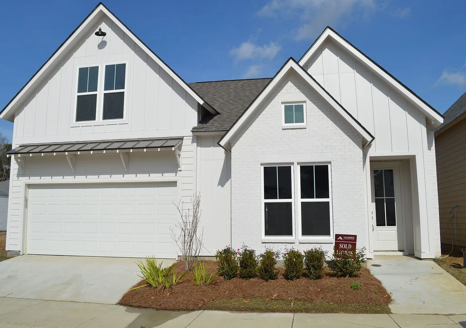 Beautiful 4 Bedroom Home in gated community — Photo 1