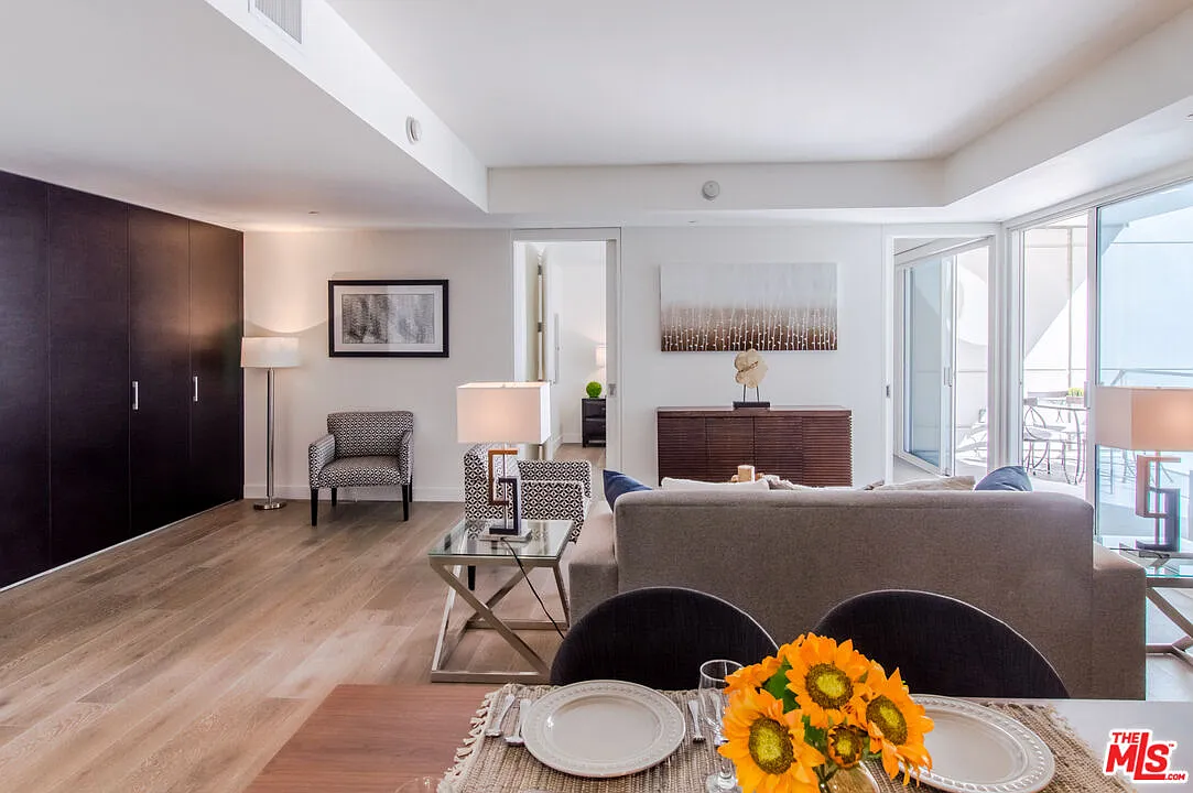 1 bed, 1.0 bath, 920 sqft, $4,500 — Photo 3