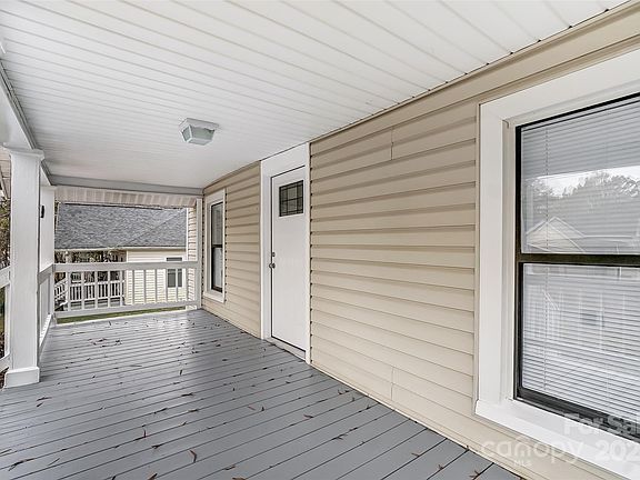 4th image of 423 S Oak St