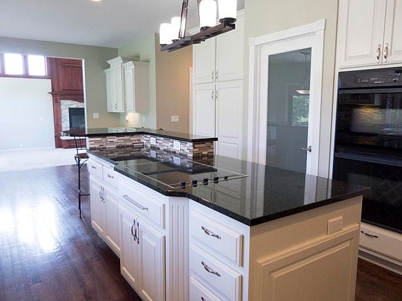 36665086821_681342f60e_k