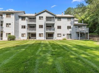 1570 Wheelock Ln APT 202, Saint Paul, MN 55117