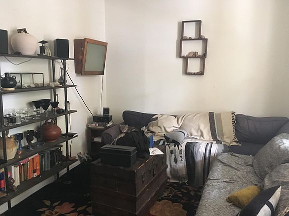 5th image of 169 Beekman Ave #1